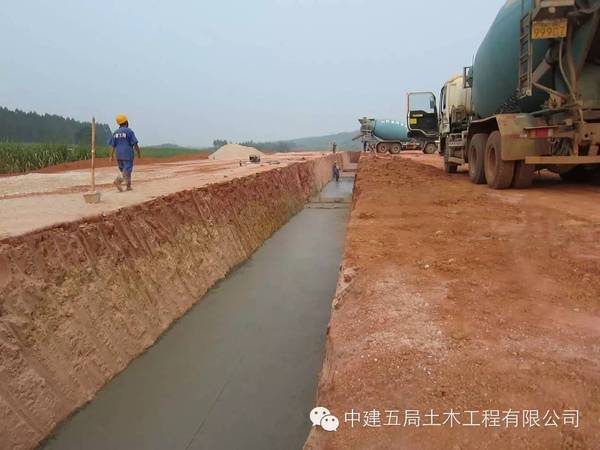 中建超牛的公路标准化施工工地，惹千人围观！_16