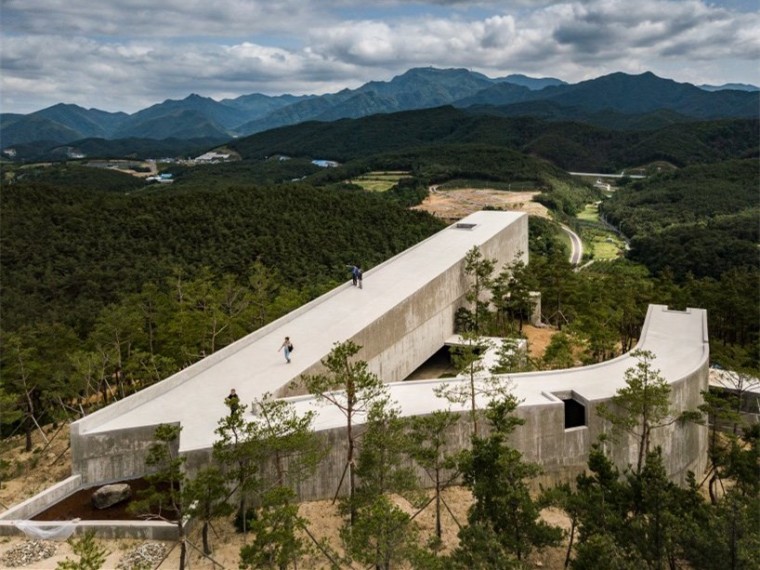 莫比乌斯艺术馆资料下载-韩国密林里的混凝土艺术馆