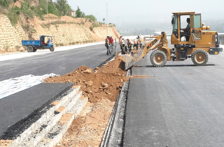 沥青路施工质量问题资料下载-沥青路面标准化施工与管理一（沥青路面施工中存在的主要问题）