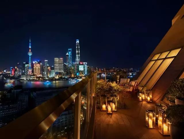 上海有在酒店资料下载-厉害了！在奢华酒店林立的上海，这一家却拿下了地标建筑