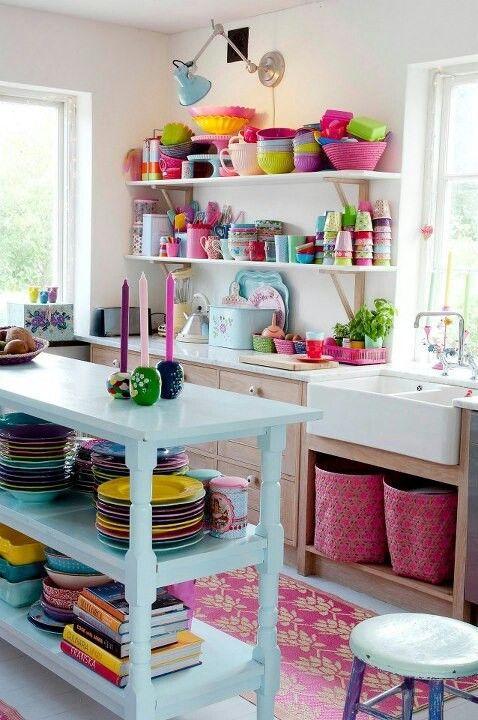 室内颜色配搭资料下载-七种颜色的厨房装修设计，让你瞬间心动