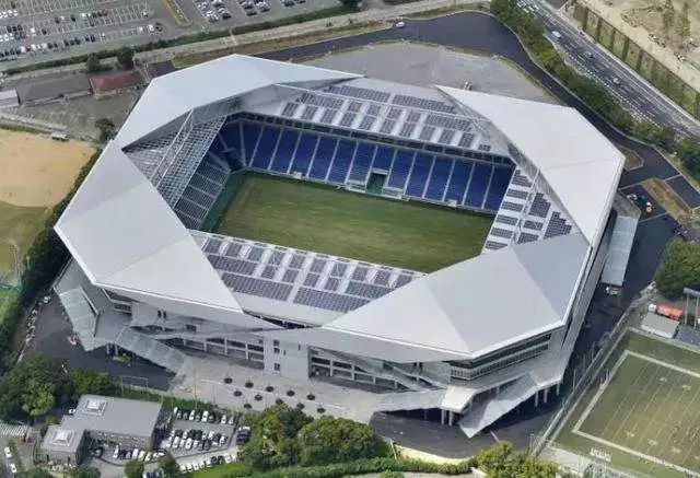足球场看台cad资料下载-装配式建筑的优势！看看大阪钢巴足球场的建造
