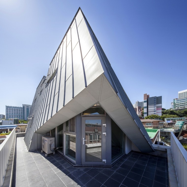 韩国新设洞韩式住宅资料下载-韩国斜坡住宅