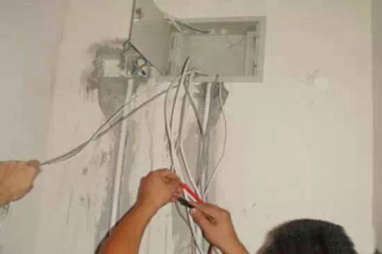 PVC线管接头资料下载-电工人必看！这样的验收技巧必须掌握