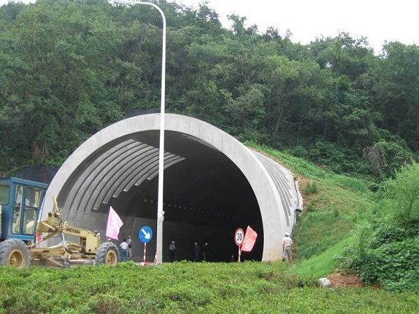 高速公路隧道cad图纸资料下载-高速公路隧道施工要点