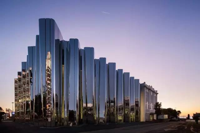 博物馆立面su资料下载-新西兰不锈钢立面的艺术博物馆