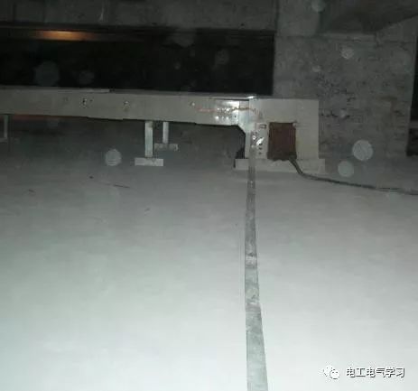 桥架安装公式资料下载-电缆桥架、母线槽安装（图文并茂）