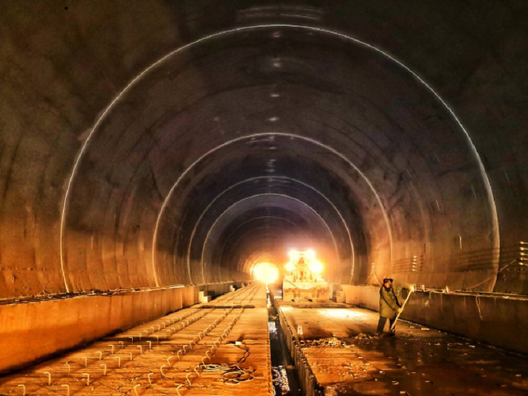 隧道防涌水应急预案资料下载-高速公路隧道施工安全应急预案