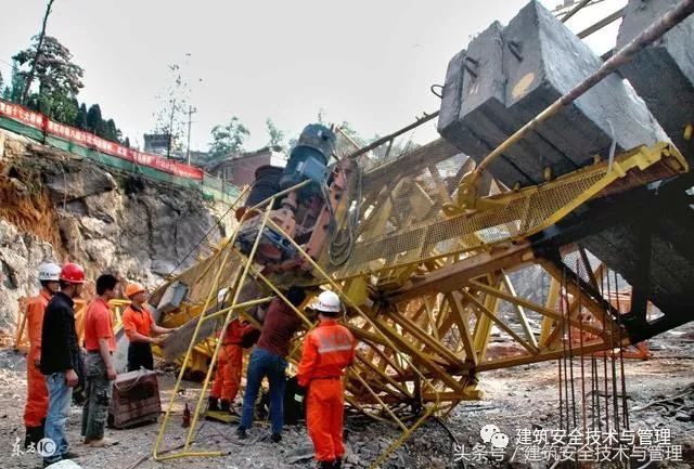 浙江温州一在建工地发生塔吊倒塌事故_5