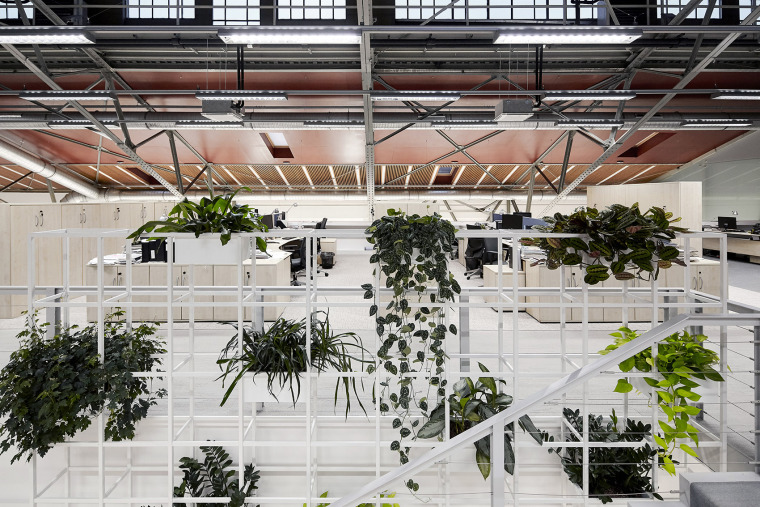 匈牙利复式办公空间的改造-012-updated-interior-of-a-loft-office-in-an-old-veal-market-by-lab5-architects