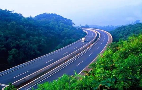 穿越保护区施工方案资料下载-中国唯一穿越热带雨林的最美高速公路就在云南！美到心醉
