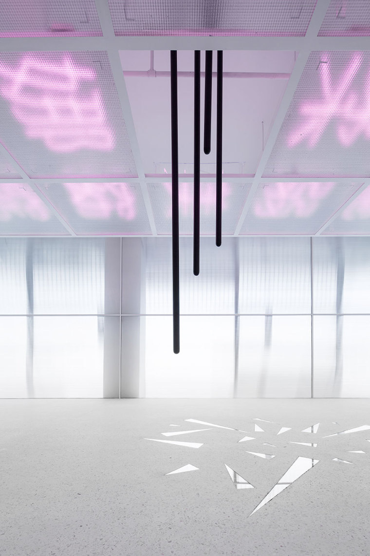 上海破碎玻璃创意设计展-030-brkn-exhibition-design-by-coordination-asia