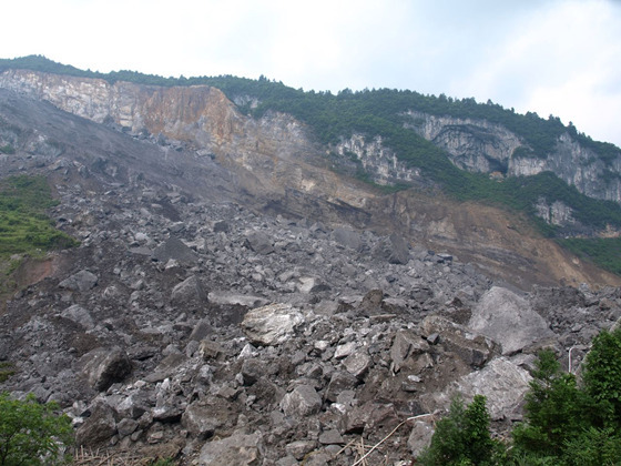 矿井地质灾害资料下载-认识和防治地质灾害