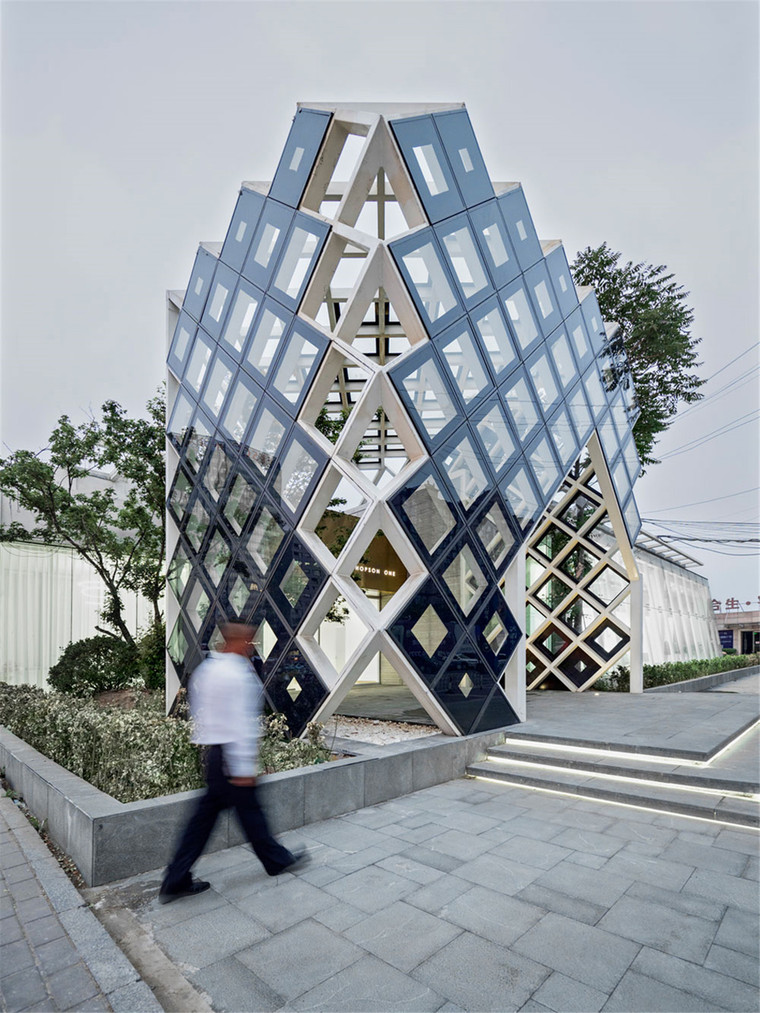 商业展览中心建筑施工图资料下载-创展展览中心 / 纬度建筑