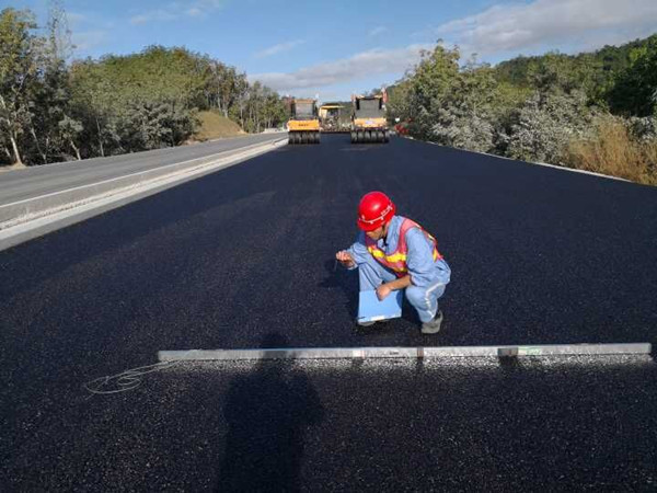 公路试验段施工组织设计资料下载-中面层试验段施工组织设计（Word版）