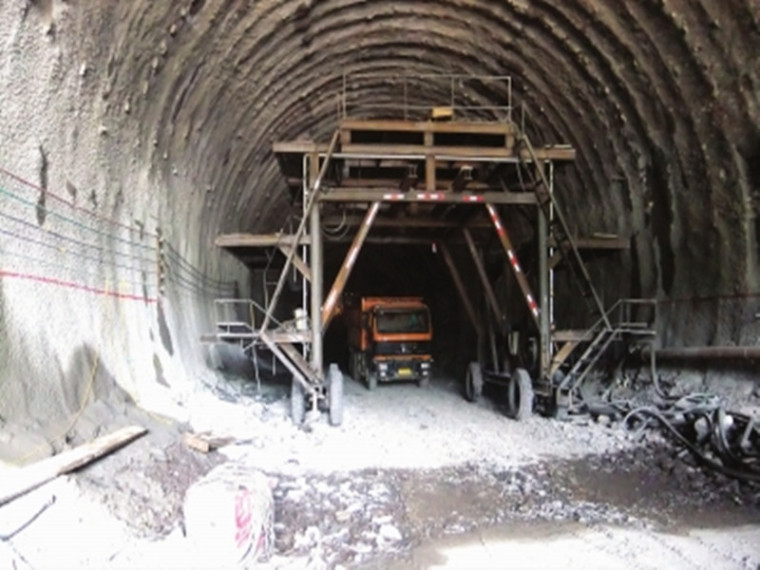隧道单向双洞资料下载-​分离式双车道单向高速公路隧道安全专项施工方案