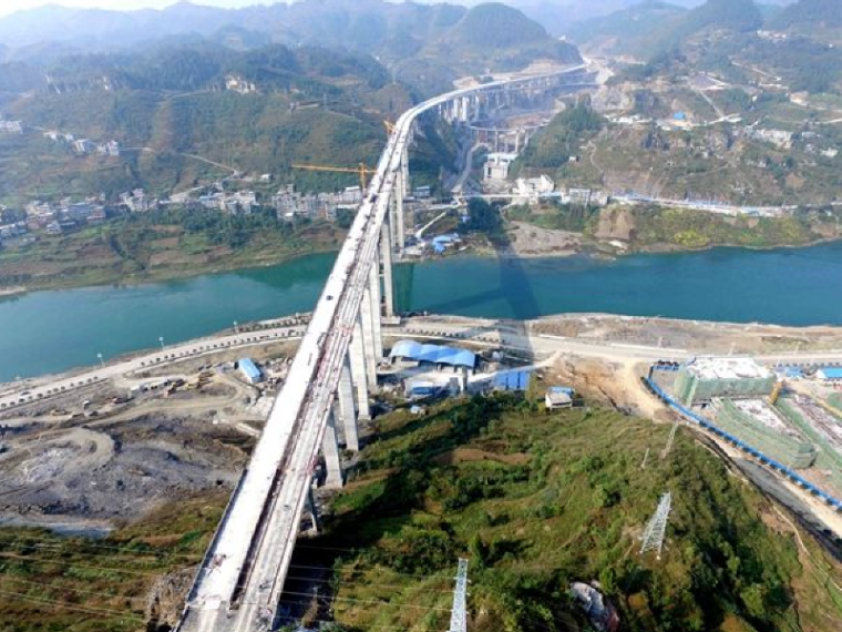 大跨度连续刚构特大桥资料下载-[贵州]大跨度连续刚构特大桥施工及质量情况简介
