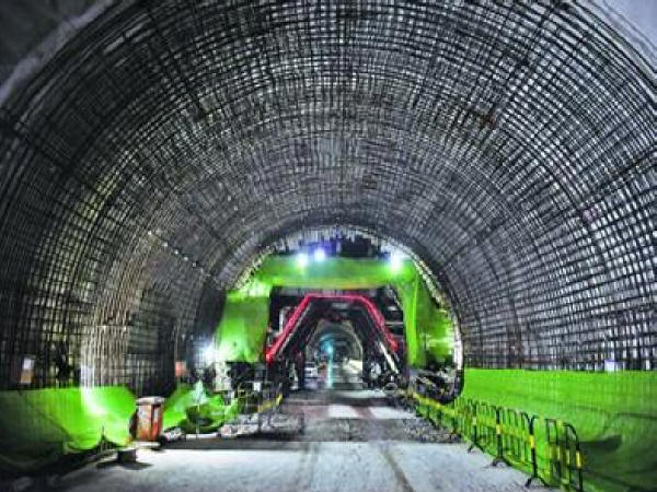 三臂凿岩台车CAD资料下载-青岛地铁1号线海底隧道贯通2020年全线开通