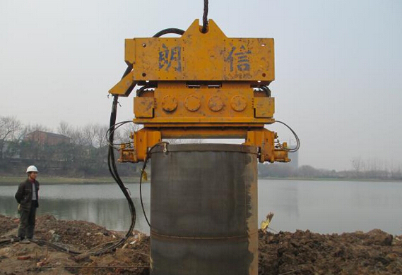 桩基础技术施工工法资料下载-液压振动锤的抗沉降施工工法