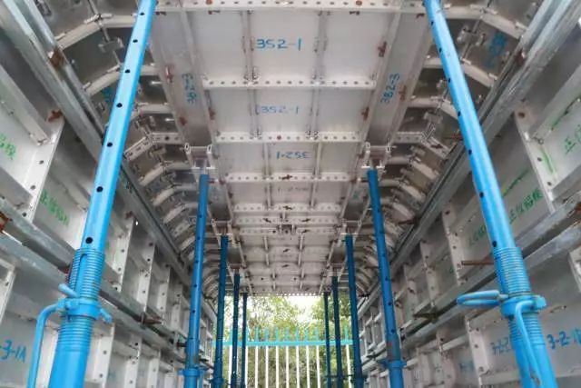 铝模板在地下综合管廊施工中的应用_3