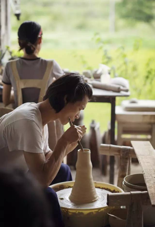 每天吃有机食品，靠玩泥巴成名！_5