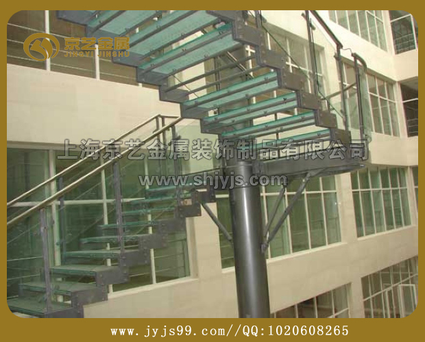 玻璃栏杆建筑资料下载-玻璃楼梯栏杆的安装方式