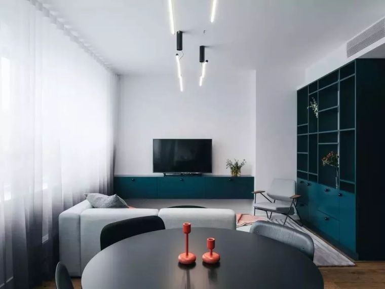 莫斯科色彩柔和的公寓资料下载-高级灰里加点“小色彩”，豪华公寓都这么设计！