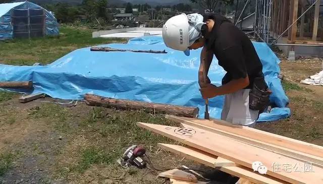 日本的自建房子为什么能在地震中屹立不倒？日本建筑中为什么木工_17
