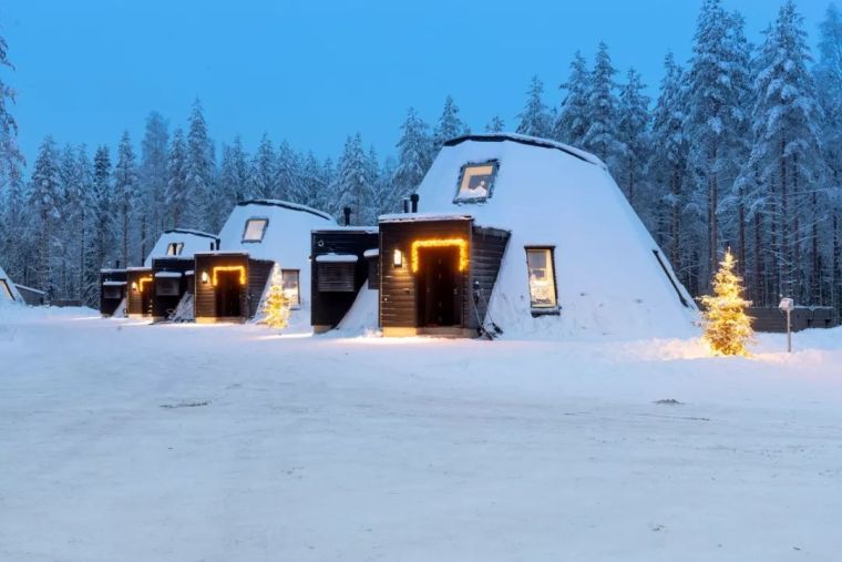 两层木屋平面图资料下载-纵享皑皑白雪与极光星空：芬兰度假木屋酒店