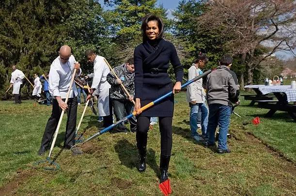 搬离白宫前，米歇尔捐出250万美元保护种了8年的白宫菜园_6