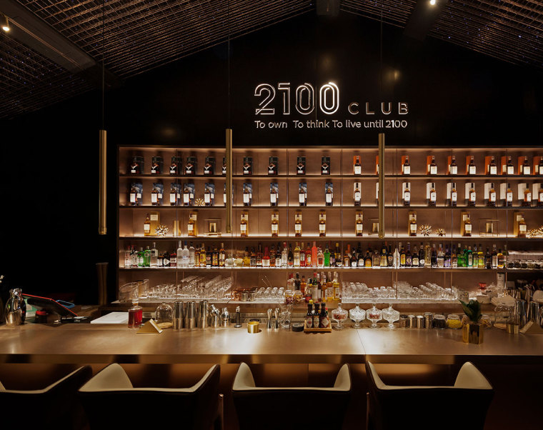 室内设计发展史资料下载-全球首家区块链酒吧 — 2100Club