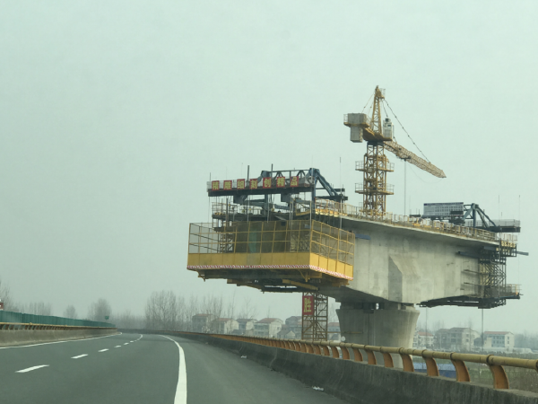公路首件工程管理方案资料下载-铁路连续梁桥跨越高速公路施工安全专项方案