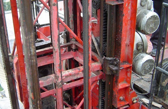 机械澄清池刮泥机资料下载-建筑机械施工升降机基础知识讲义