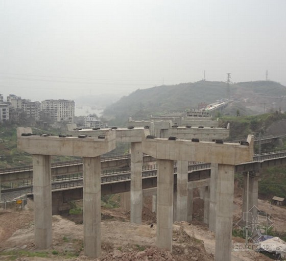 公路跨线防护棚搭设方案资料下载-[重庆]桥梁工程跨铁路线防护棚施工专项方案