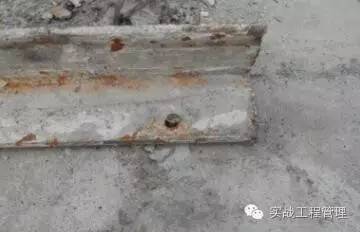 柱下条基资料下载-防止剪力墙及框柱下脚漏浆变形施工工艺