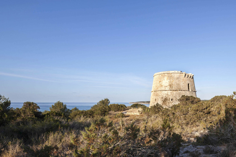 历史遗迹的保护与改造资料下载-西班牙古老防御塔改造