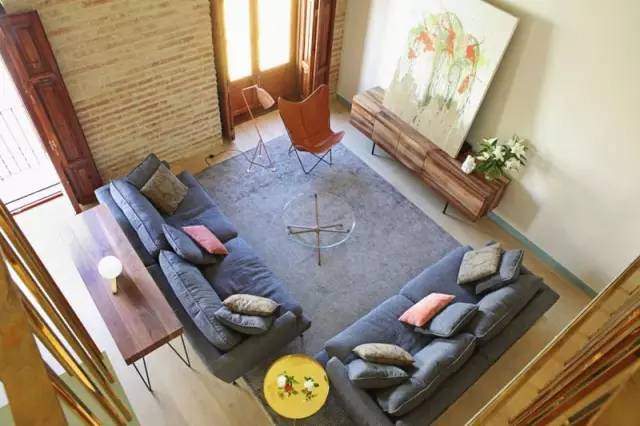 用这9种方法布置沙发，感觉客厅可以大一倍_39