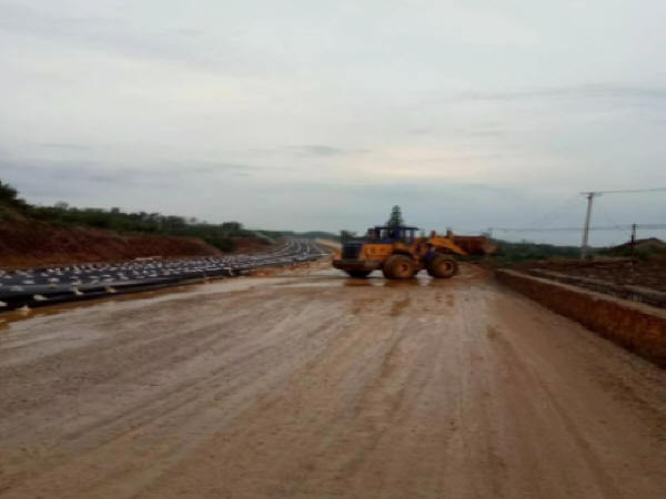 排水施工注意事项资料下载-路基路面工程雨季施工注意事项