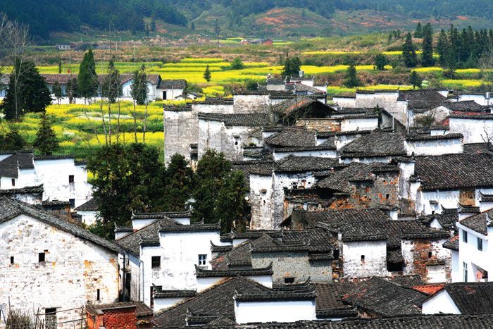 古村落保护和景观资料下载-留住渐远的乡愁：传统村落的保护与活化举步维艰