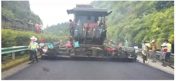 沥青路面的雨季施工措施资料下载-沥青路面不平整的原因及处理，太到位了！