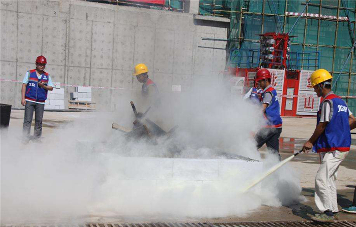 建筑施工现场消防管理资料下载-施工现场消防管理中应注意的问题