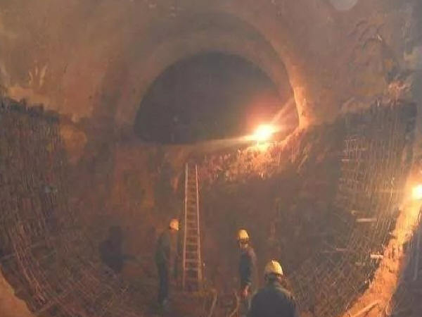 山体后期素材资料下载-铁路隧道施工安全应用