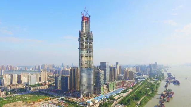 建筑行业的“国之重器”：空中造楼机！_3