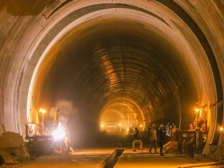 铁路铺设方案资料下载-双车道断面铁路隧道安全专项施工方案