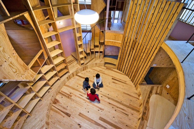 日式“蜂巢”城堡，多种不规则空间激发儿童创造力_7