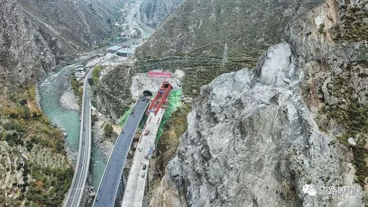 川藏施工图资料下载-川藏线上的“网红桥”——汶马高速克枯大桥