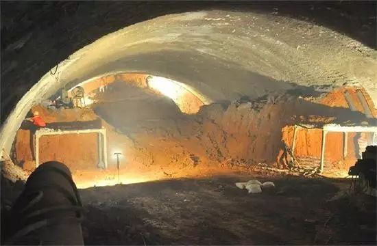 隧道瓦斯爆炸事故原因资料下载-隧道洞内塌方原因及预防
