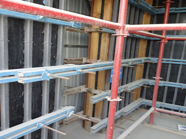 木模板施工方案钢背楞资料下载-木模钢背楞体系与铝合金框塑料模板体系介绍