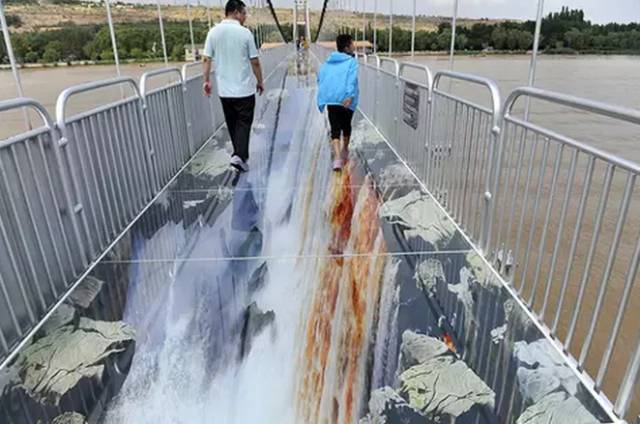 玻璃吊桥和玻璃栈道资料下载-国内首座横跨黄河3D玻璃桥