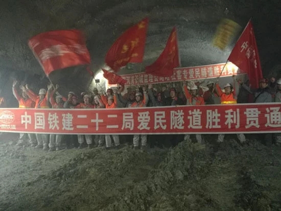 铁路高风险隧道资料下载-中国高寒地区唯一极高风险隧道贯通攻克诸多难题